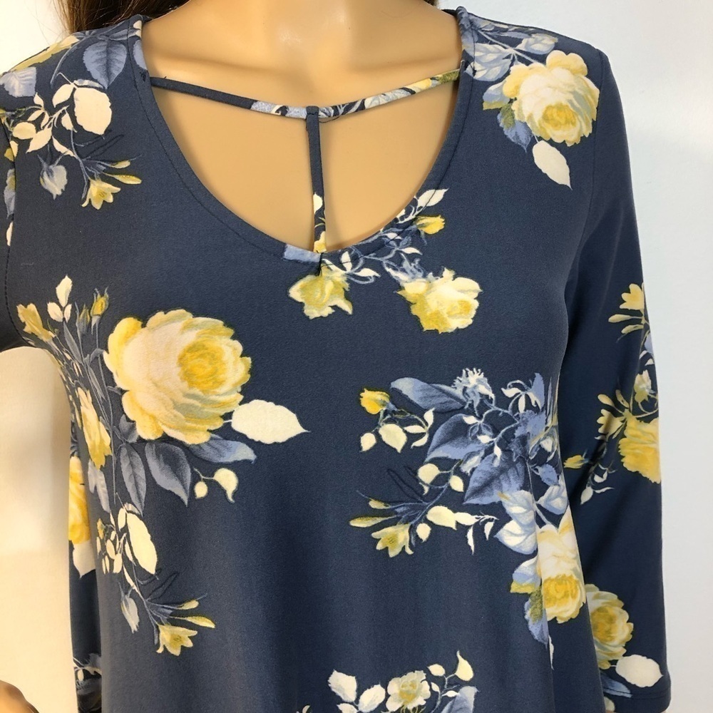 RUE21 FLORAL 3/4 SLEEVE DRESS - Picture 3 of 4